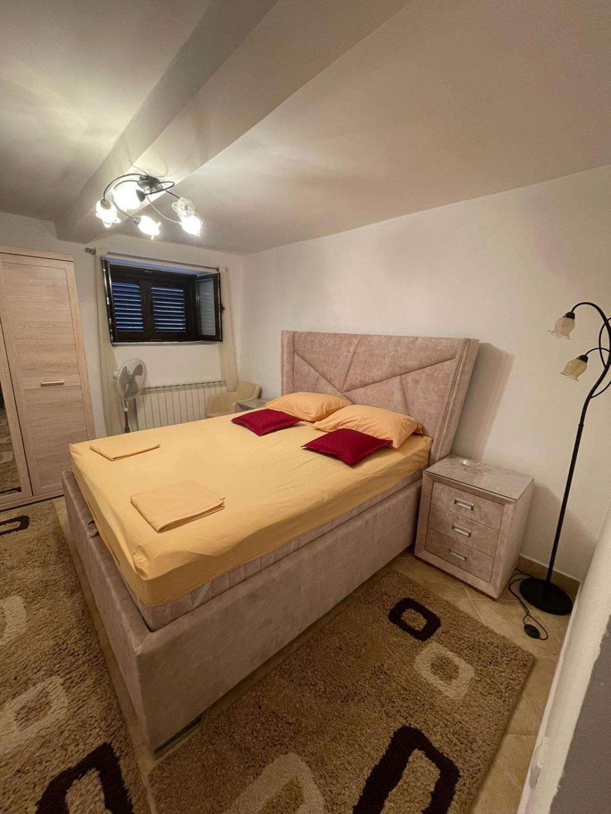 Bjelica Apartments Kotor Bagian luar foto