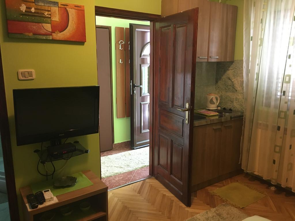 Bjelica Apartments Kotor Bagian luar foto